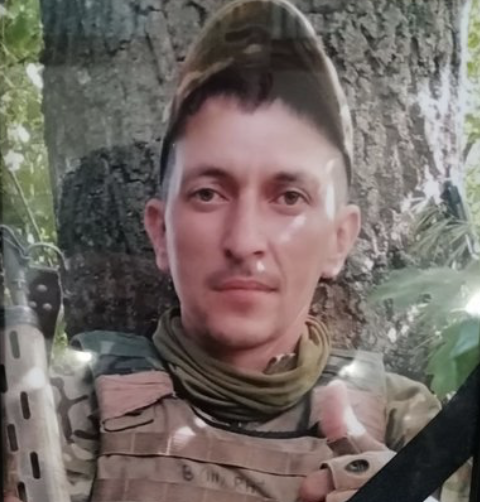 Прощались із бійцями: у Чернігові поховали двох загиблих на війні