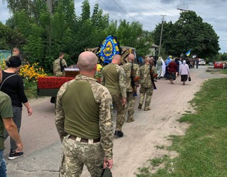 На Чернігівщині попрощалися з двома воїнами, які загинули в боях на Донеччині