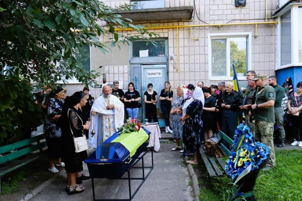 У 2х громадах на Чернігівщині прощались із загиблими бійцями ЗСУ