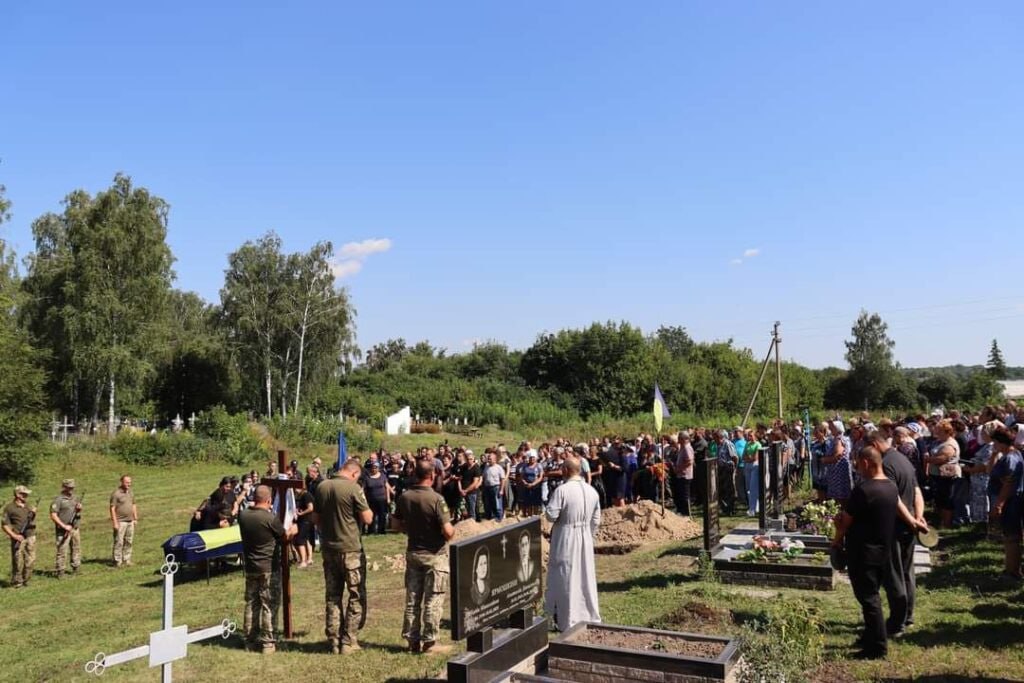 У 2х громадах на Чернігівщині прощались із загиблими бійцями ЗСУ