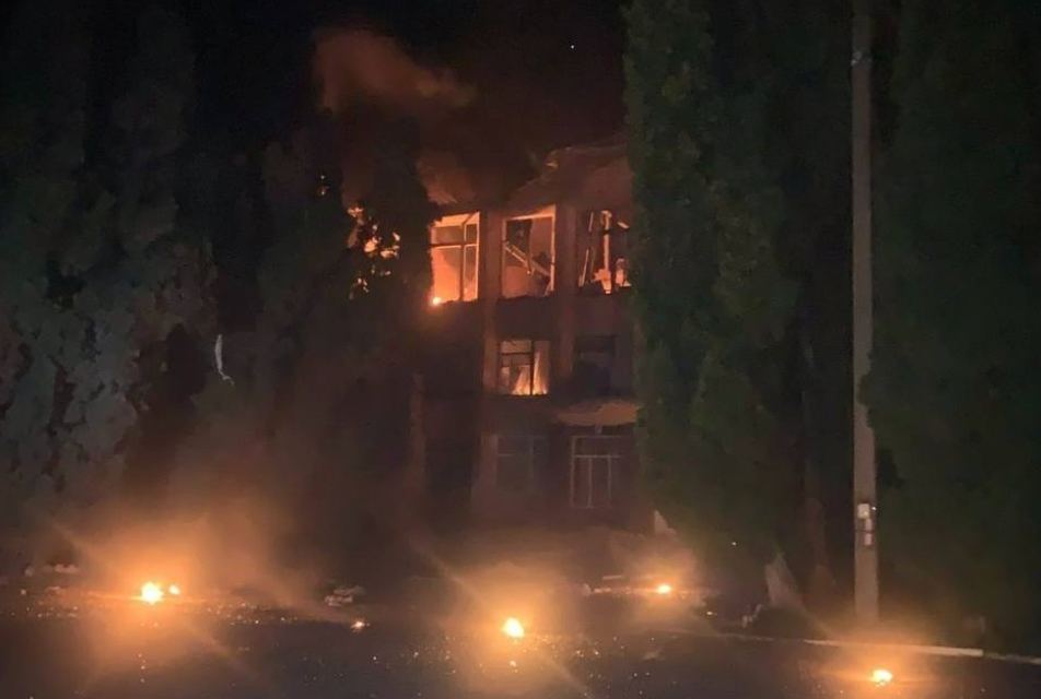 Голова Семенівки Сергій Деденко розповів нічний обстріл міста