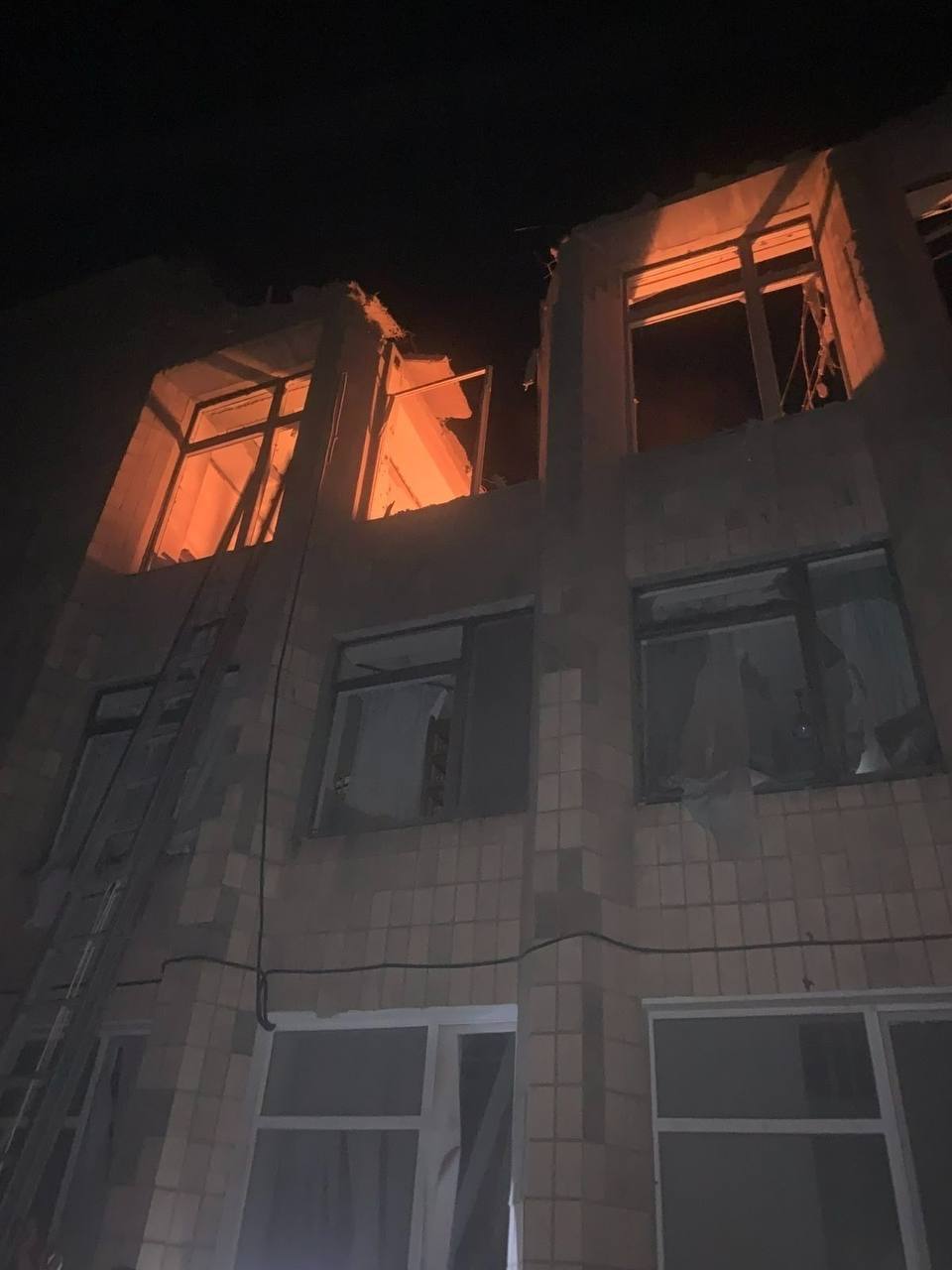 Вбили місцевого жителя та влучили у будівлю міської ради