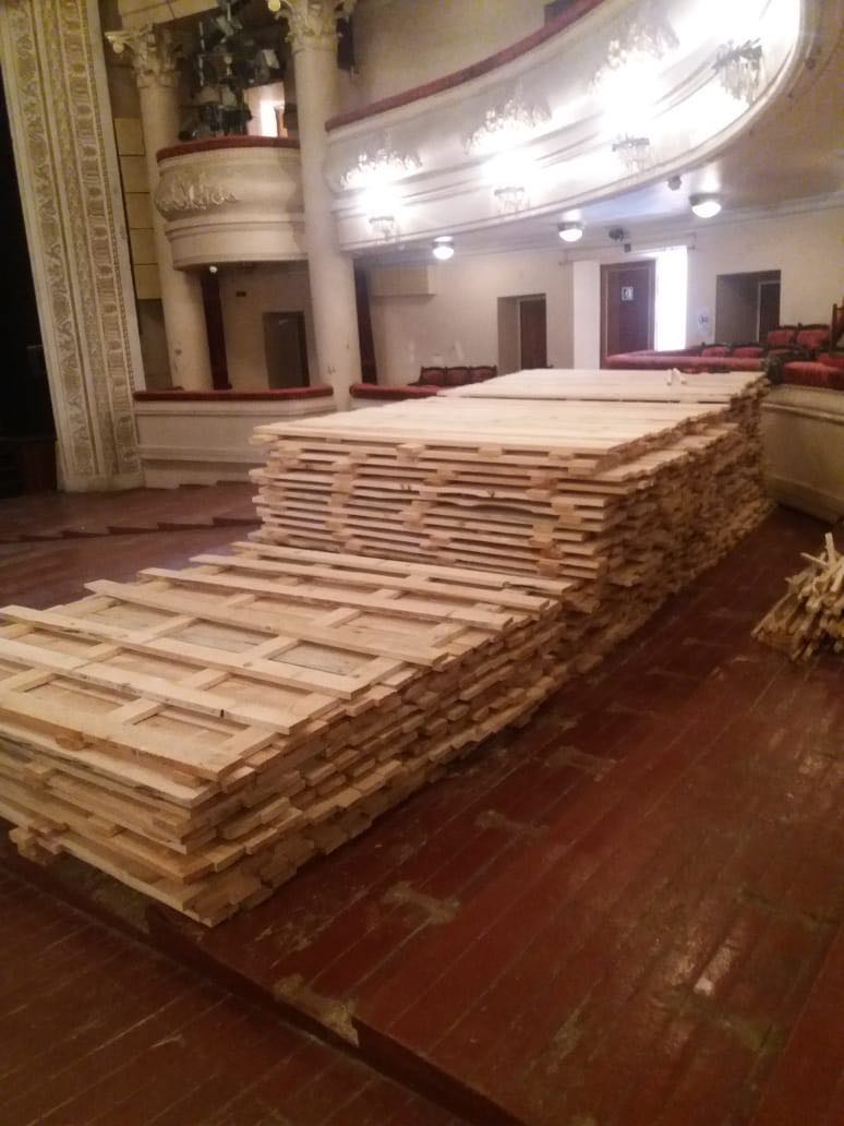 Драмтеатр: рятувальники розбирають залишки зруйнованого даху