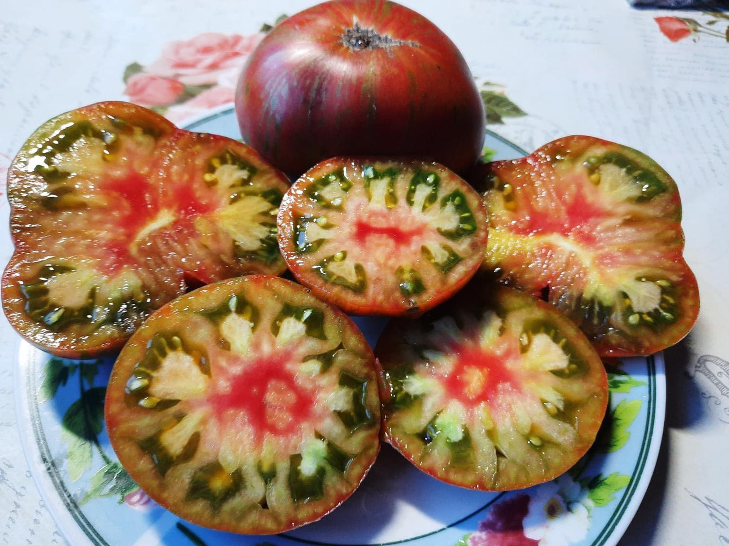 Майже 300 сортів томатів вирощує жінка з Чернігівщини