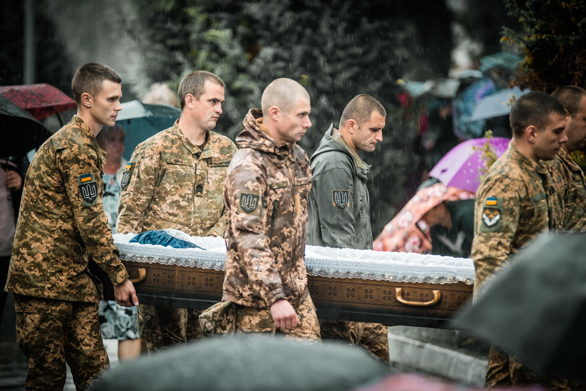 На Чернігівщині провели в останню путь 5-х бійців ЗСУ