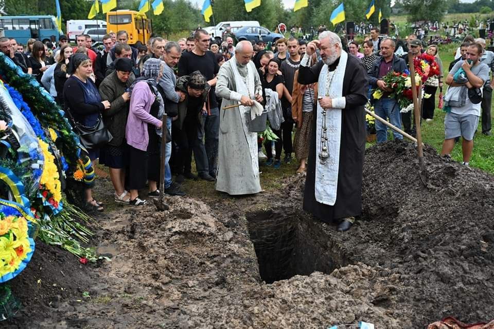 На Чернігівщині провели в останню путь 5-х бійців ЗСУ