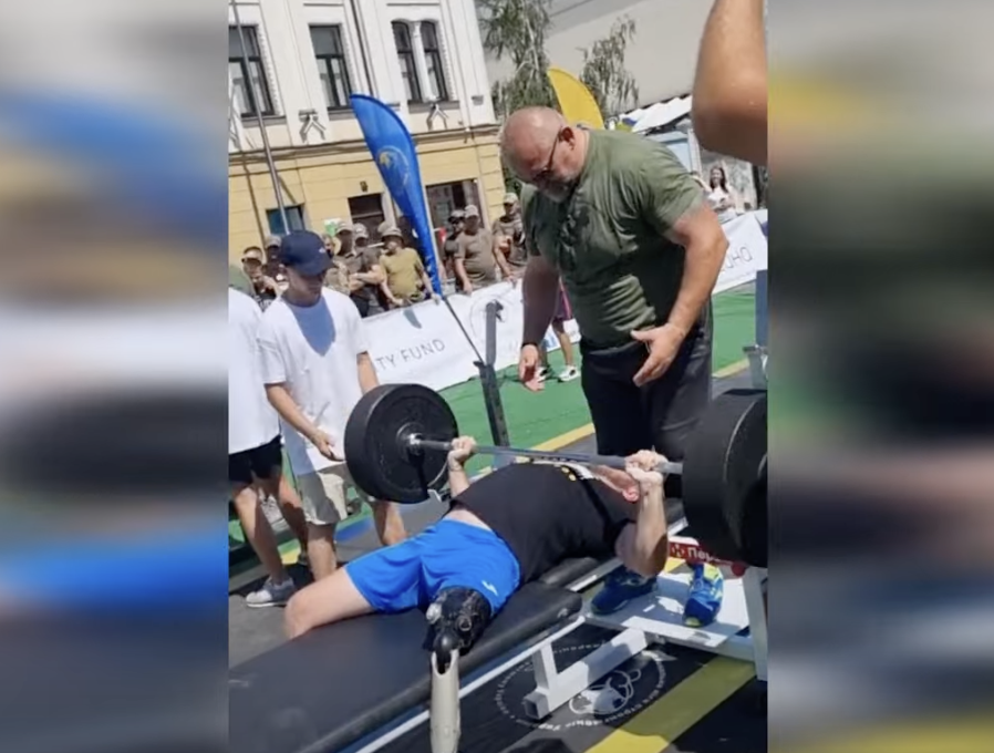 Ветеран із Чернігова після поранення повернувся до силових тренувань