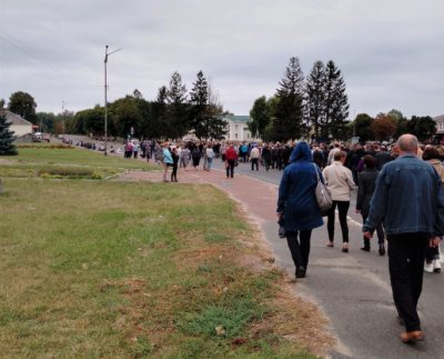 Більше тисячі людей прийщли попрощатись із Дмитром Полосьмаком у Ріпках