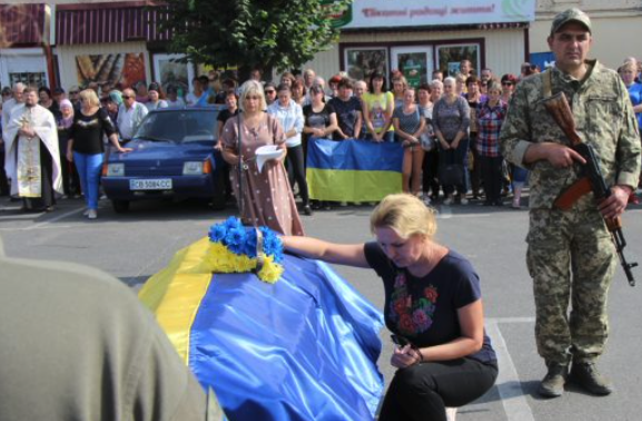Прощання з Ігорем Овдієм на площі у Сновську