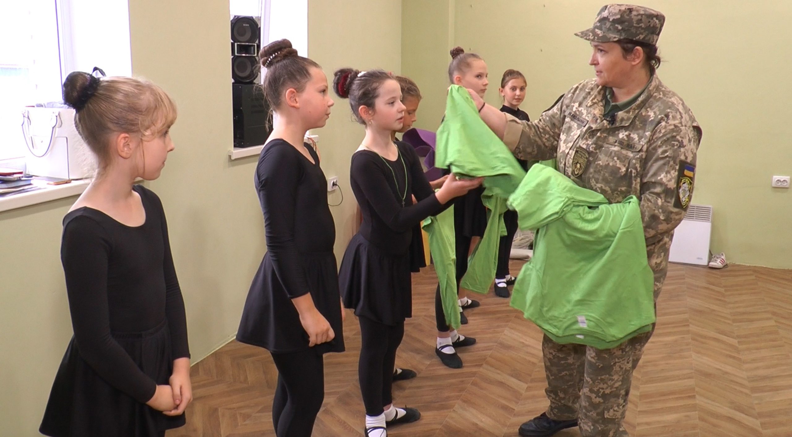 У Носівці волонтери підтримують дітей з місцевих танцювальних та вокальних студій