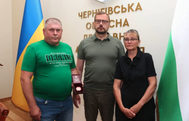 Батькам Олександра Бориса передали орден «Богдана Хмельницького » ІІІ ступеня посмертно.