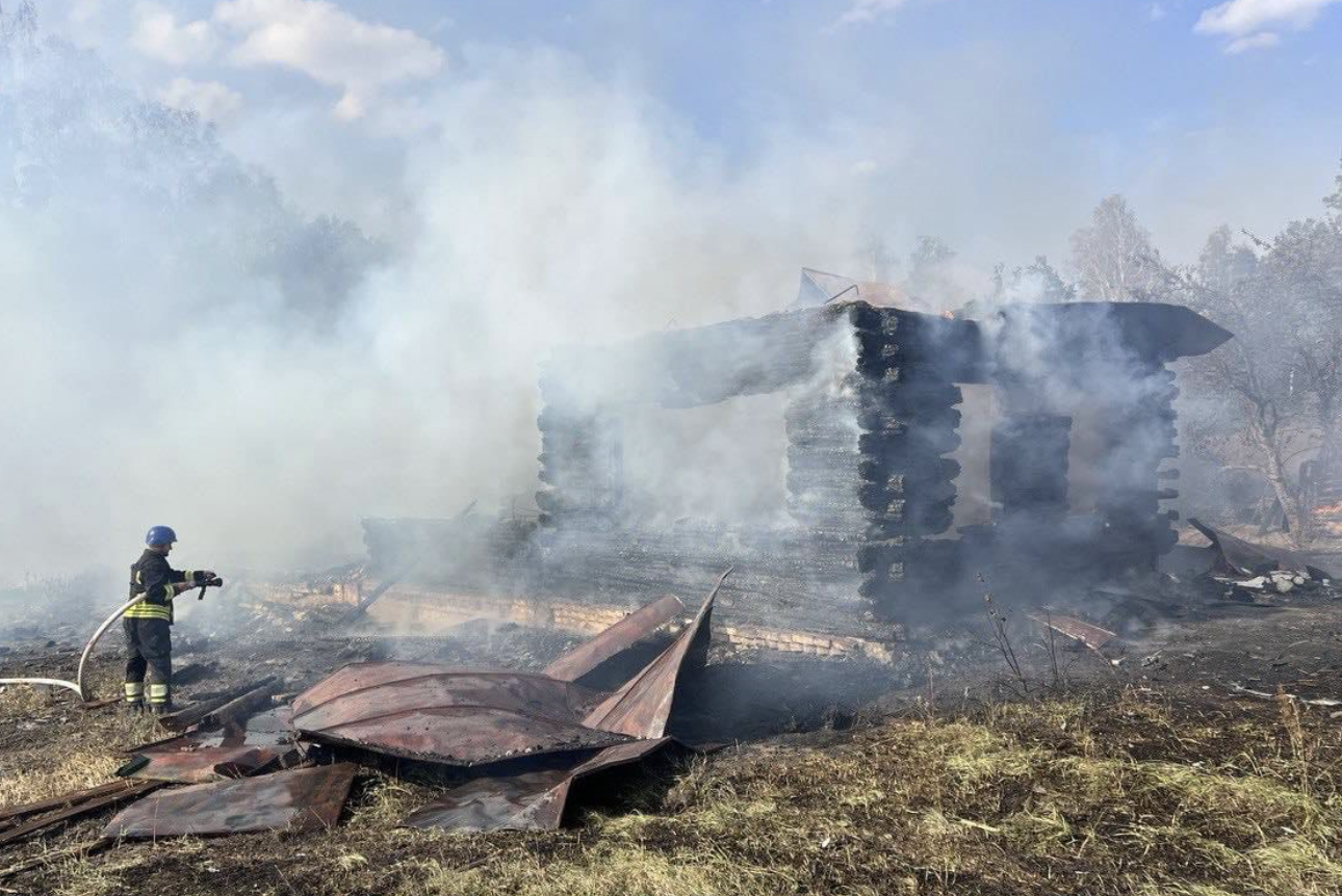 Пожежа у Мощенці, Городнянщина, після російських обстрілів
