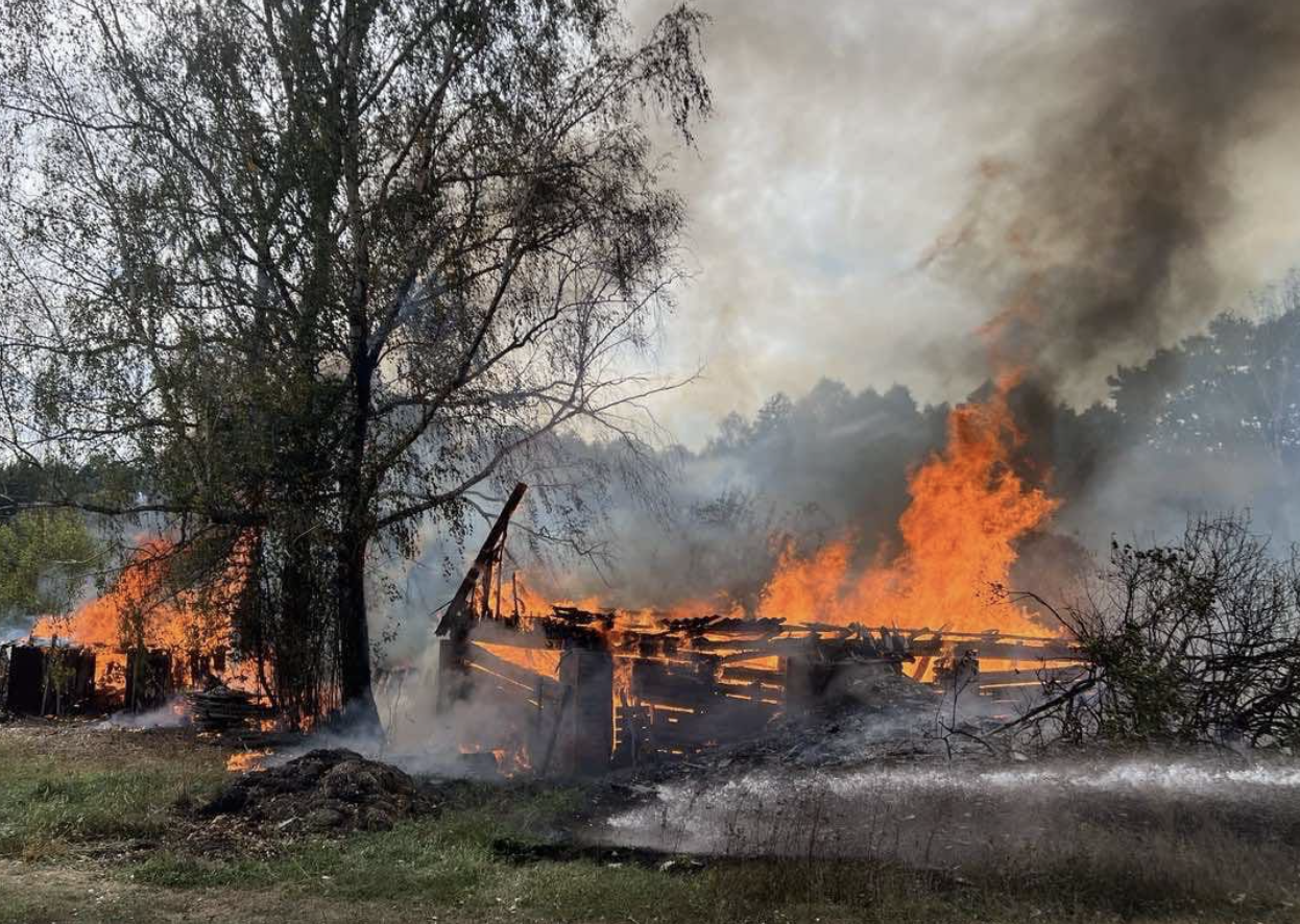 Пожежа у Мощенці, Городнянщина, після російських обстрілів