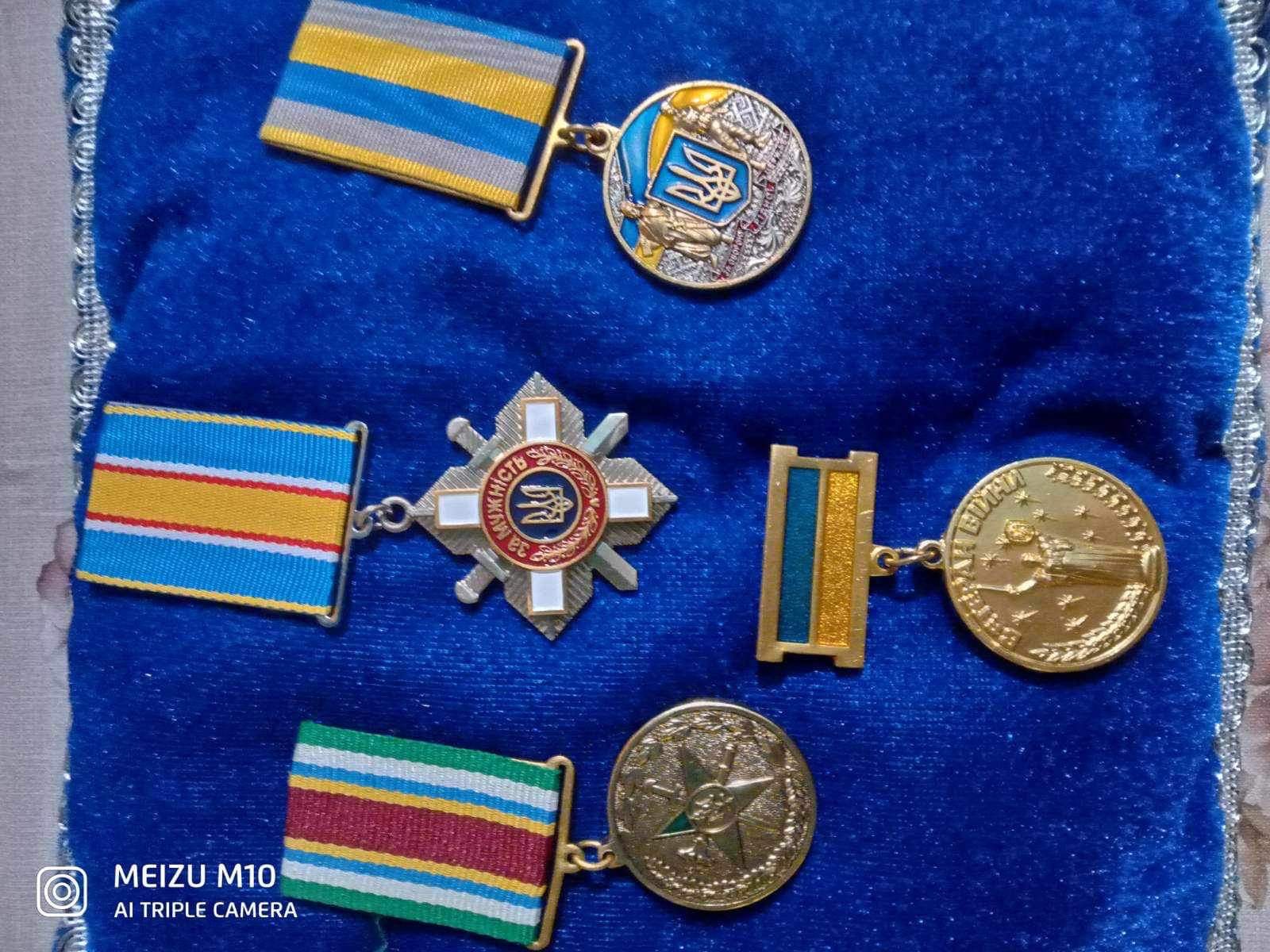 Нагороди загиблого кулеметника 1ї танкової бригади Олександра Волченка