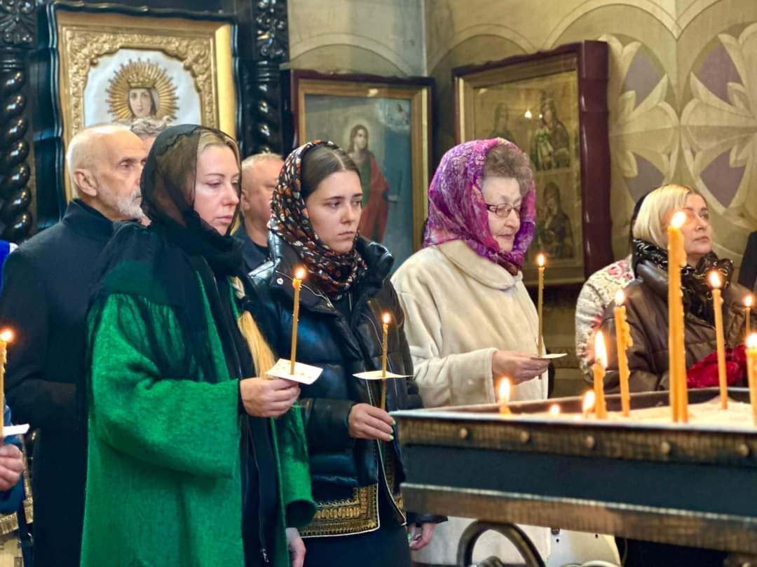 Рідні та близькі Ніни Матвієнко на прощанні із співачкою