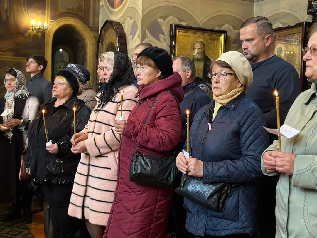 Рідні та близькі Ніни Матвієнко на прощанні із співачкою