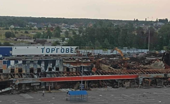 Зруйнований "Епіцентр" біля Чернігова. Літо 2023 року