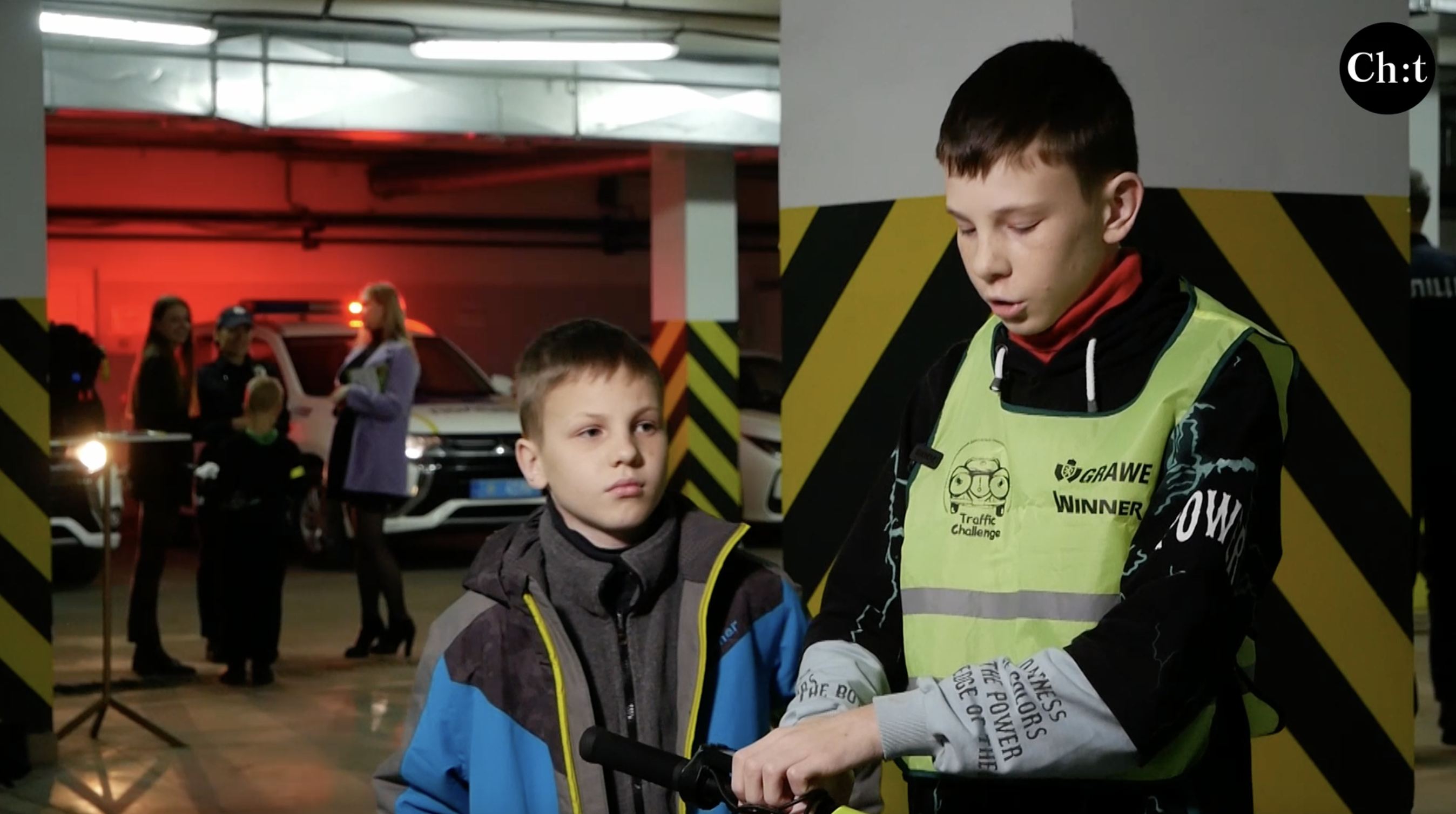 Учасники акції щодо безпеки руху в Чернігові Даня та Ілля