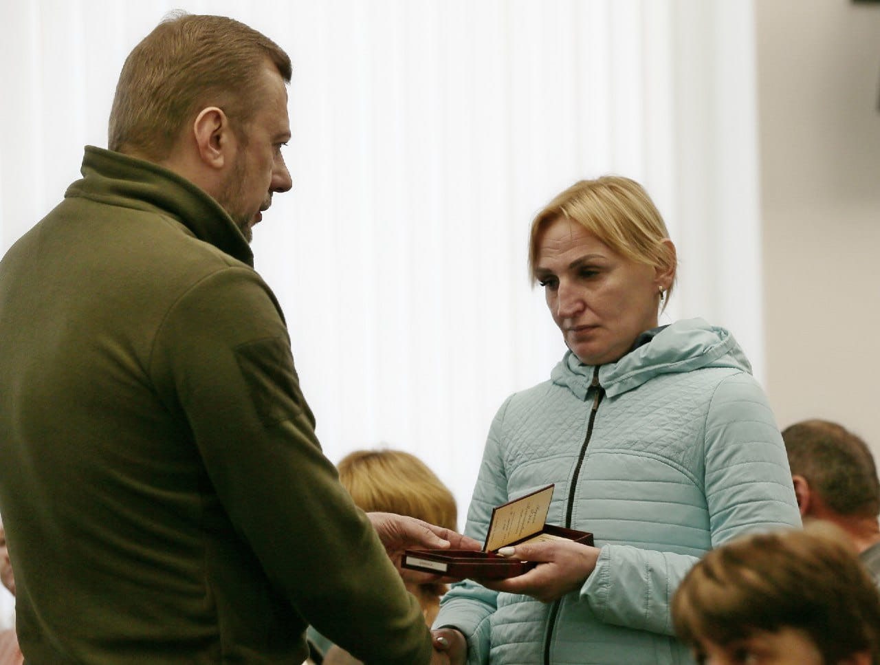 У Чернігівській ОВА передали нагороди родинами загиблих бійців