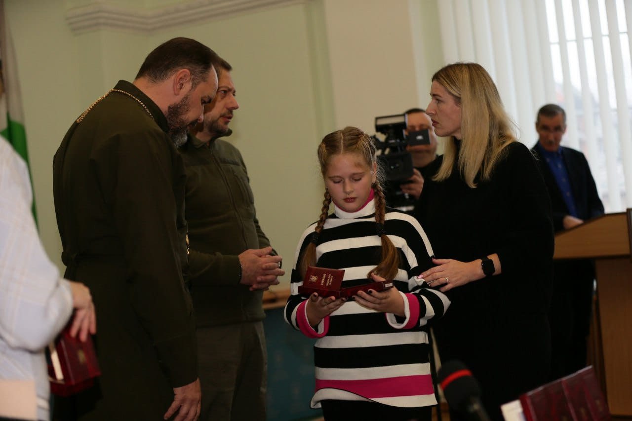 У Чернігівській ОВА передали нагороди родинами загиблих бійців