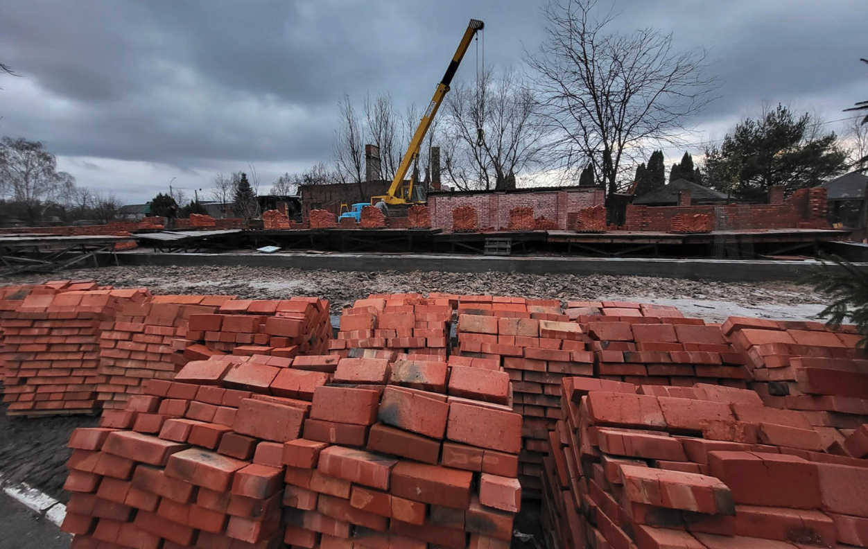 Прискорились: у Іванівці підрядник вже виводить стіни харчоблоку місцевого ліцею