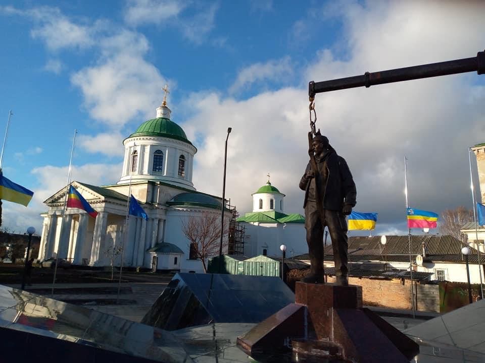 У Ніжині встановили памʼятник Олександру Мацієвському