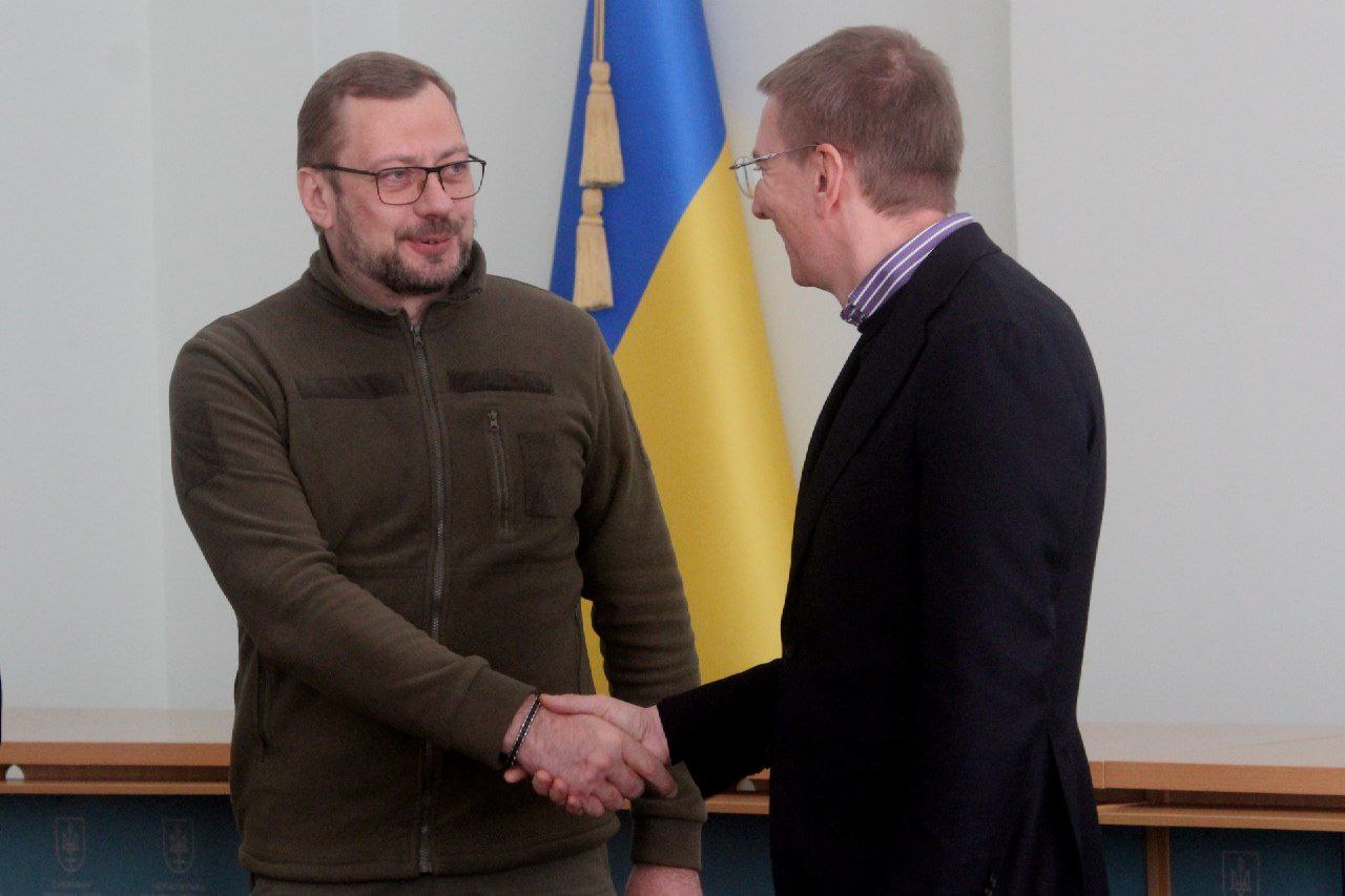 Президент Латвії Едгарс Рінкевічс та начальник Чернігівськоі ОВА Вʼячеслав Чаус