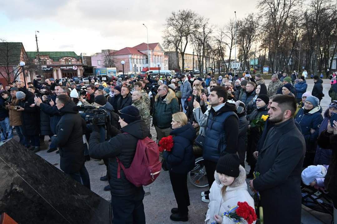 На відкритті памʼятника Олександру Мацієвському в Ніжині, 25 листопада