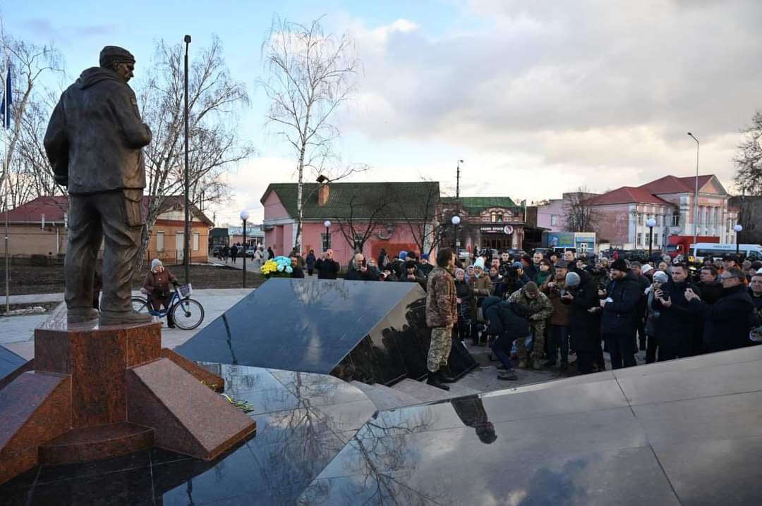 На відкритті памʼятника Олександру Мацієвському в Ніжині, 25 листопада