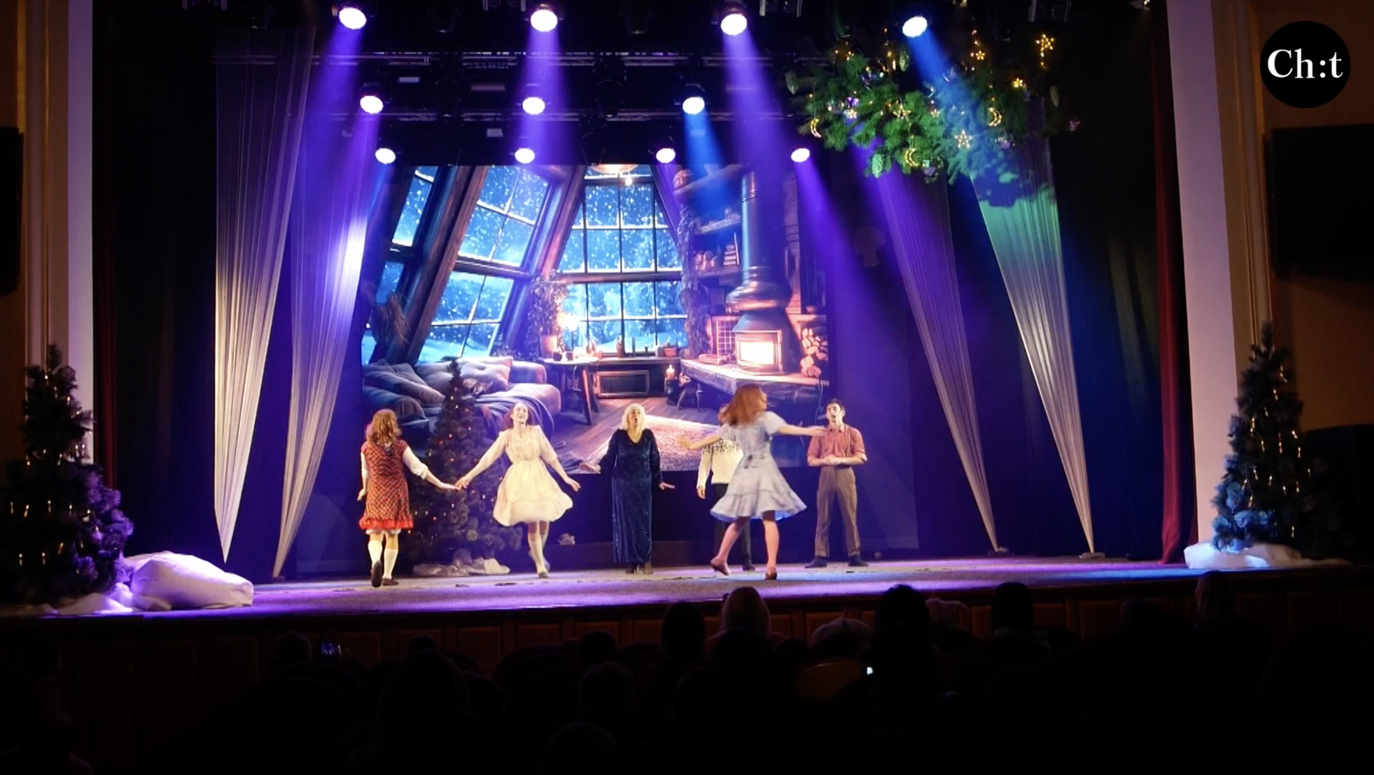 В обласному філармонійному центрі з 24 грудня триває показ нової різдвяної казки за сценарієм Оксани Тунік-Фриз – «Смарагдик, або кіготь зеленого дракона».