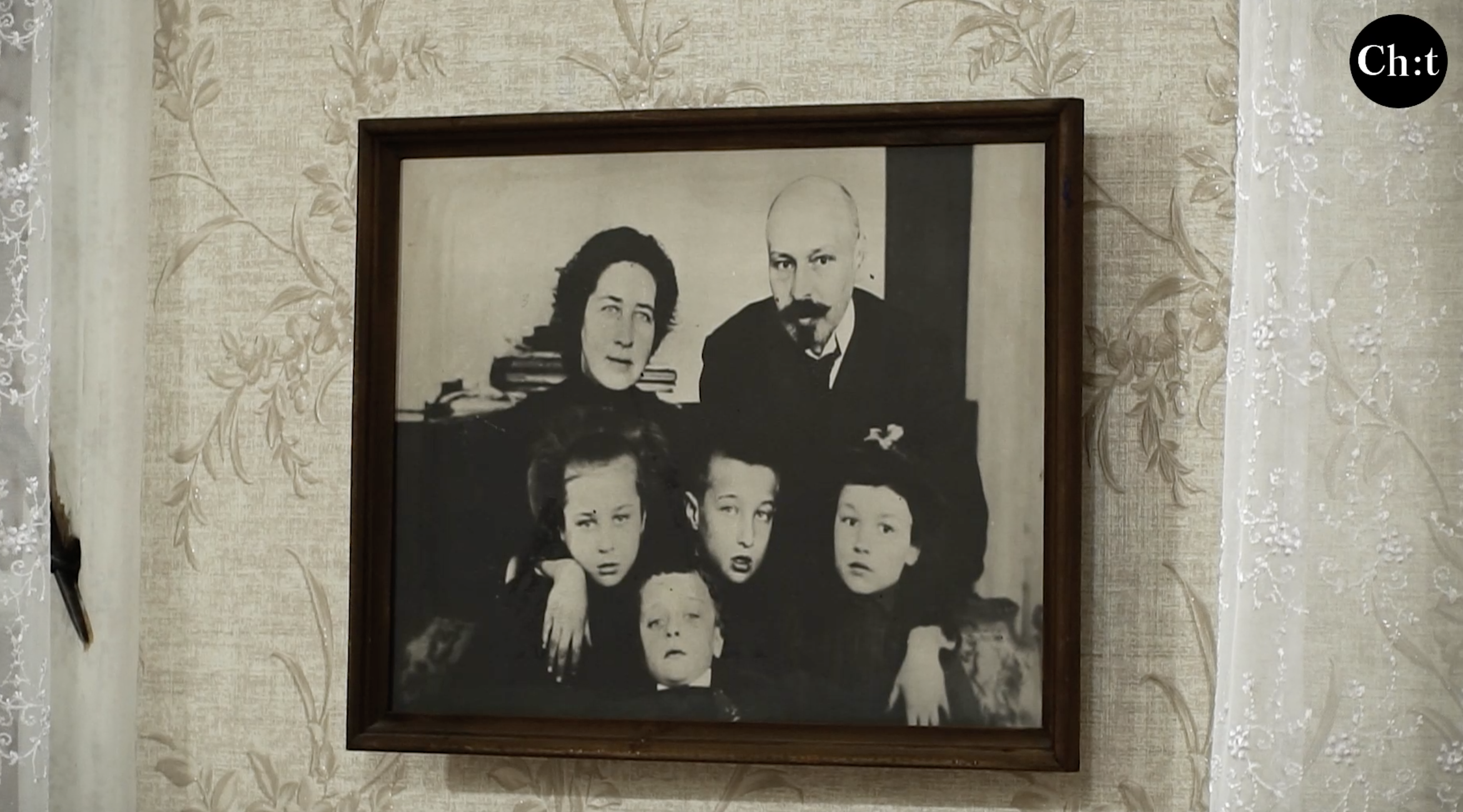 Михайло Коцюбинський із родиною