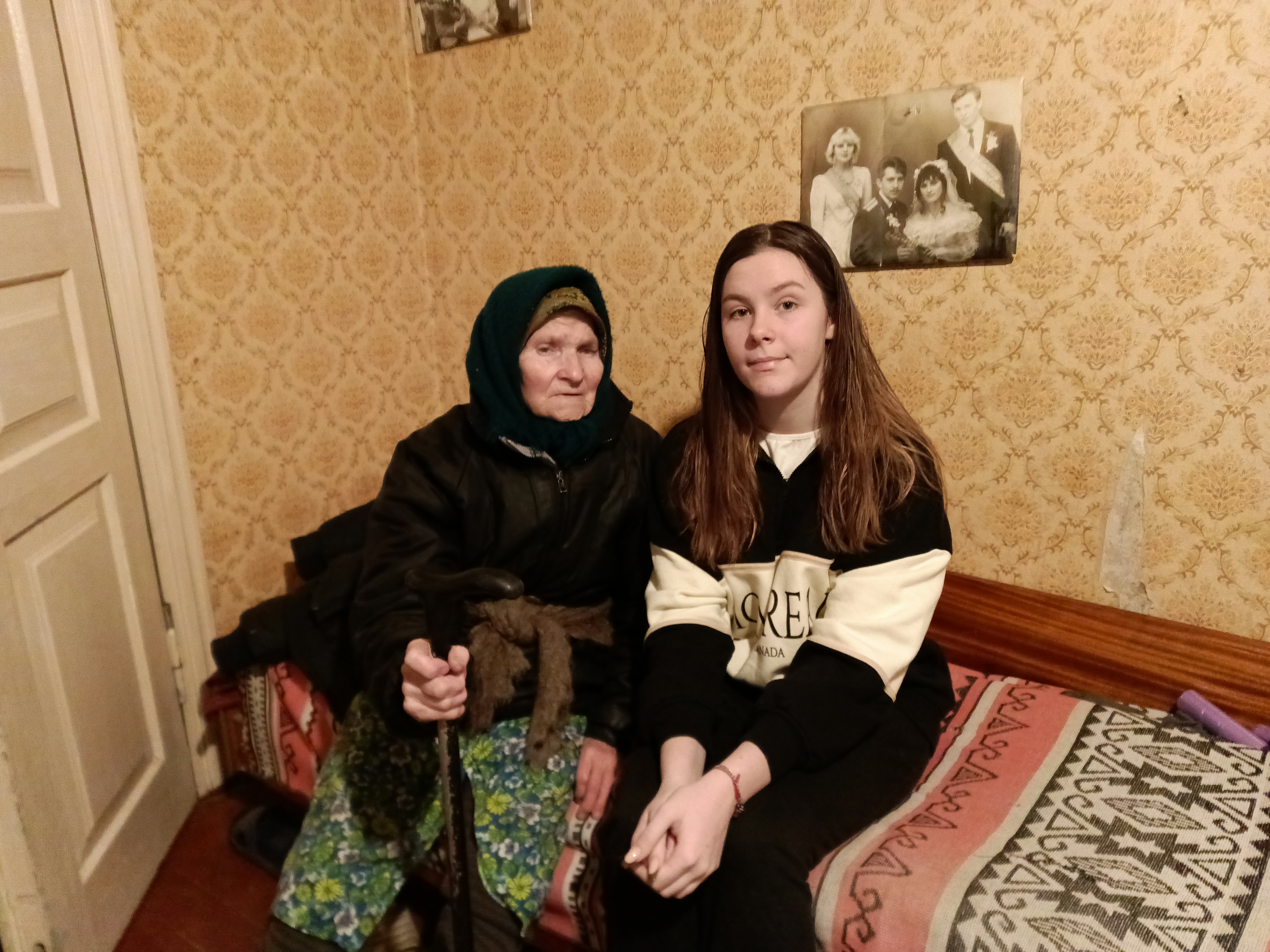 Марія Марченко з онукою Іриною Продан