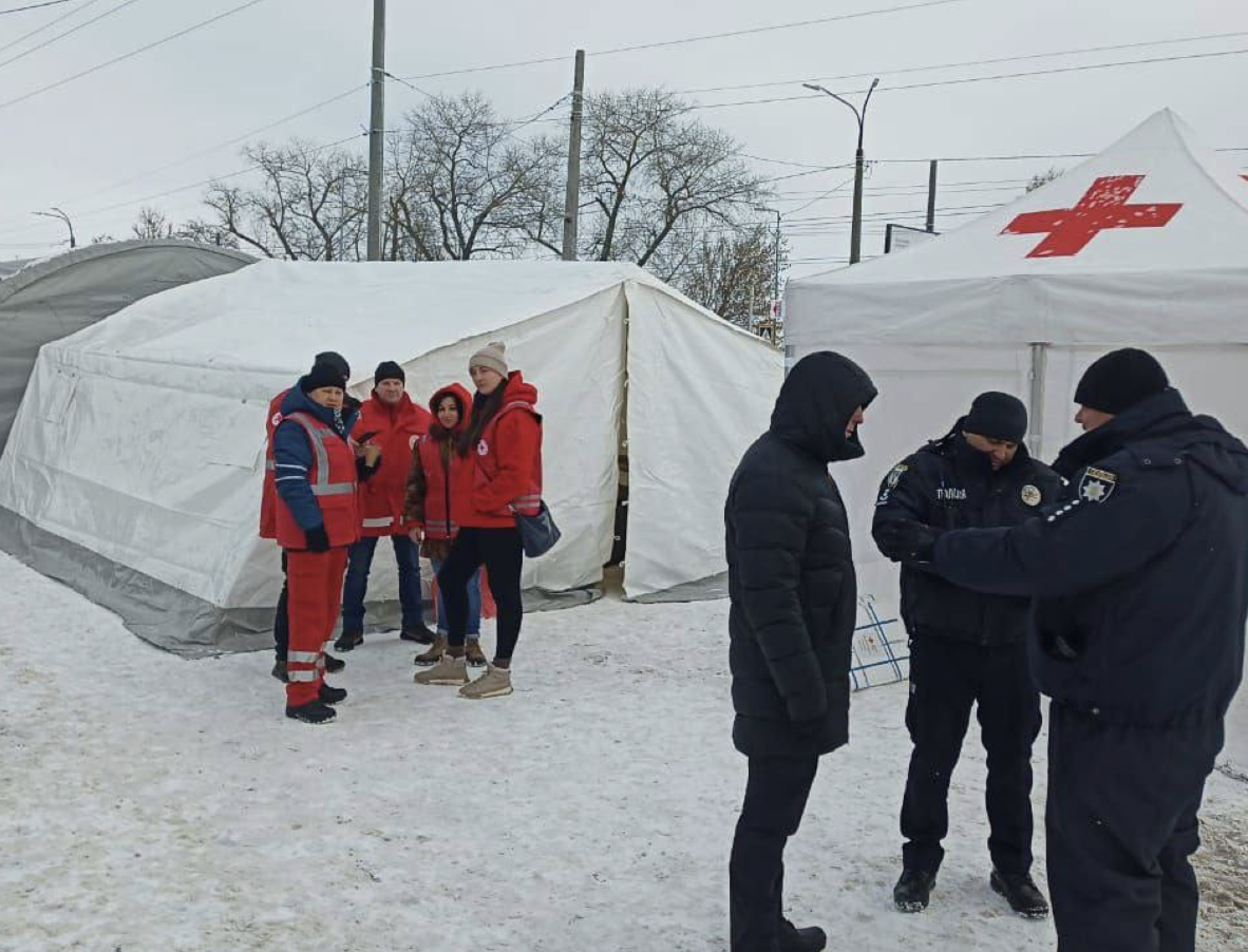 У Чернігові ліквідують наслідки падіння уламків