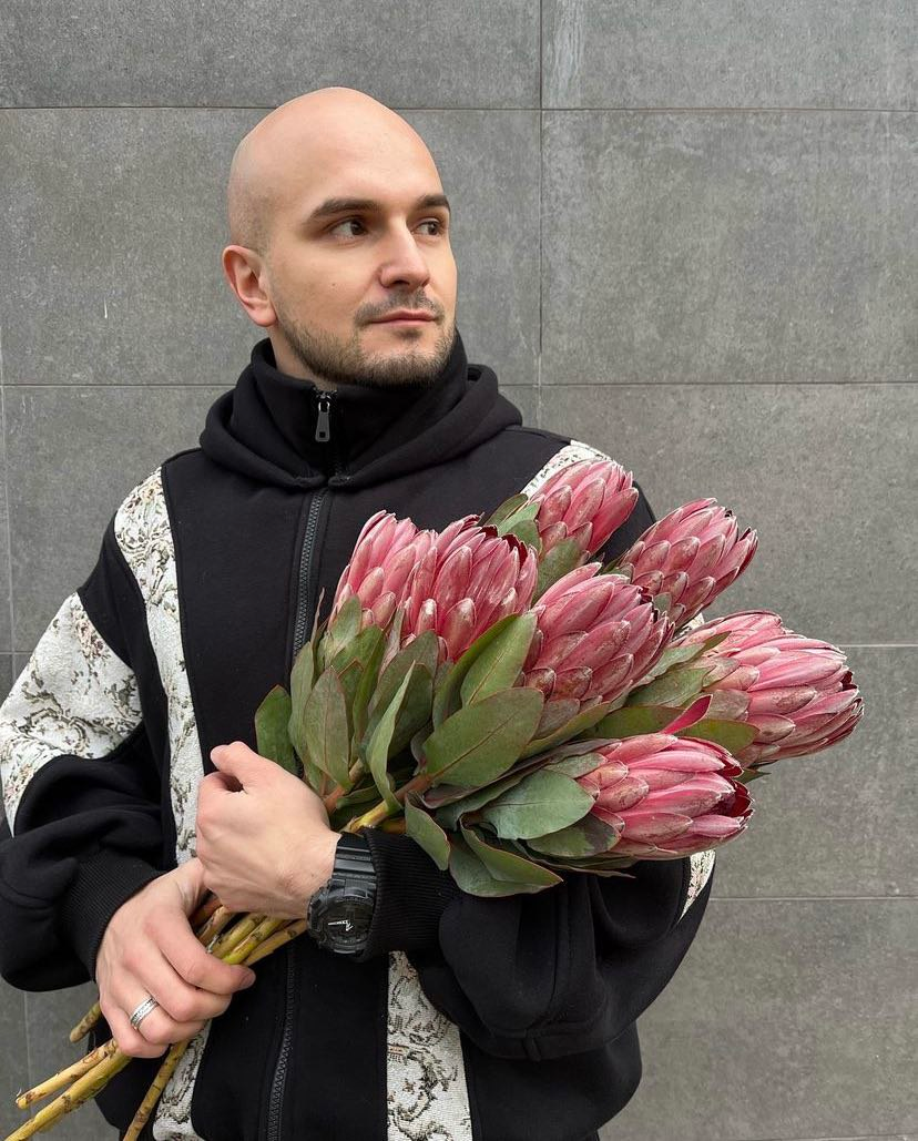 Олексій Скоробогатько відкрив квітковий магазин