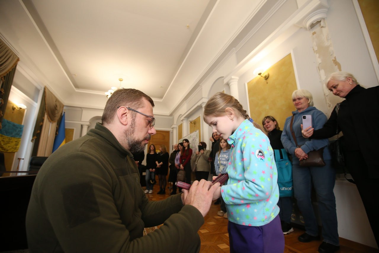У Чернігівській ОВА передали державні нагороди родинам загиблих бійців