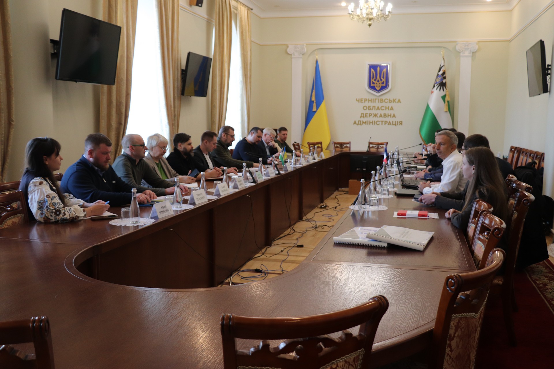 У Чернігівській ОВА підписали договір щодо Молодіжного центру