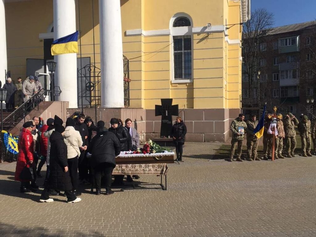Прощання із старшим солдатом Геннадієм Роліним у Прилуках