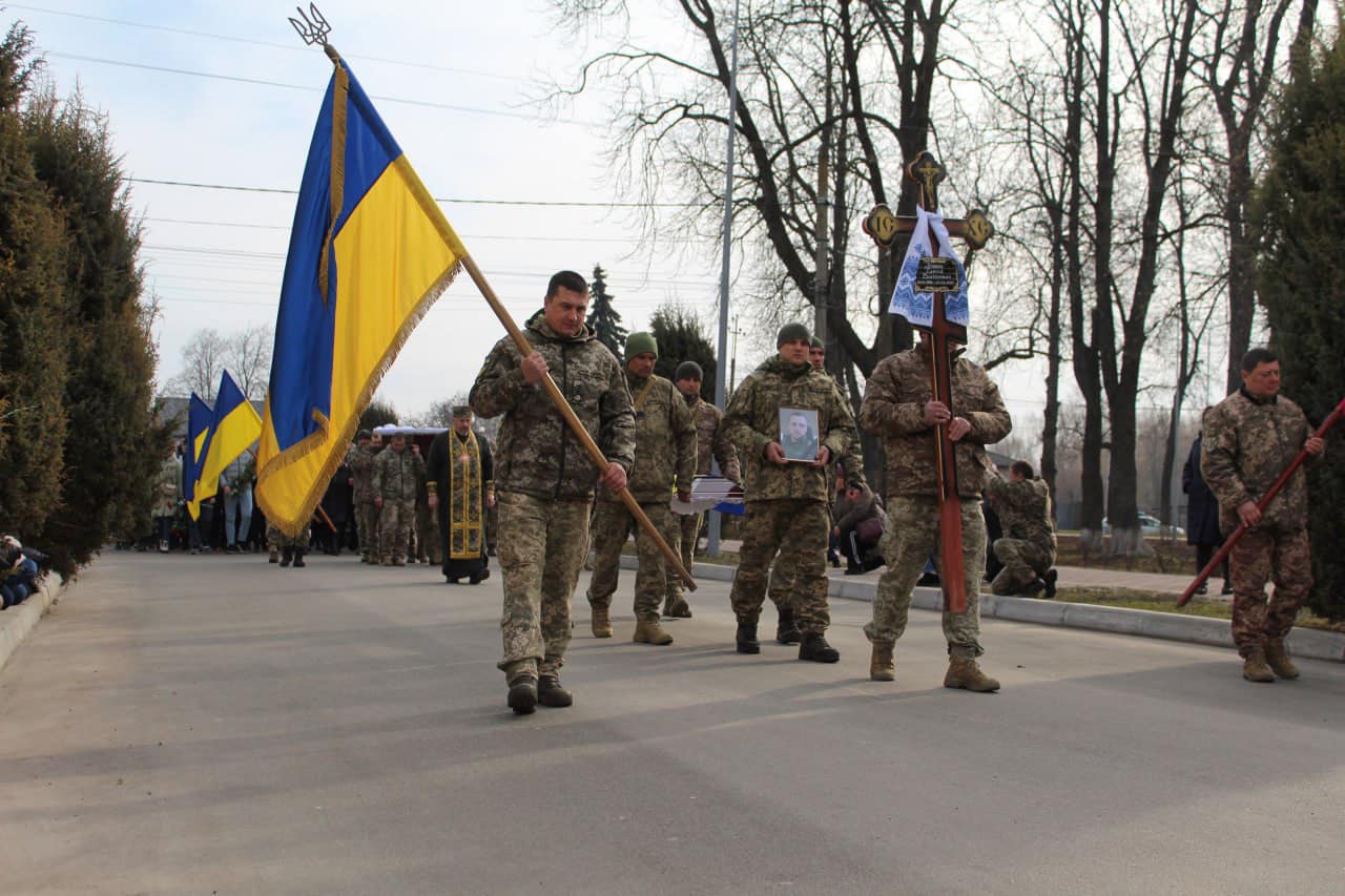На Чернігівщині поховали 25-річного бійця: загинув на Донеччині