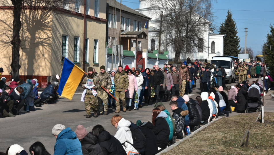 Прощання із головним сержантом Євгенієм ПРИХОДЬКОМ у Коропській громаді
