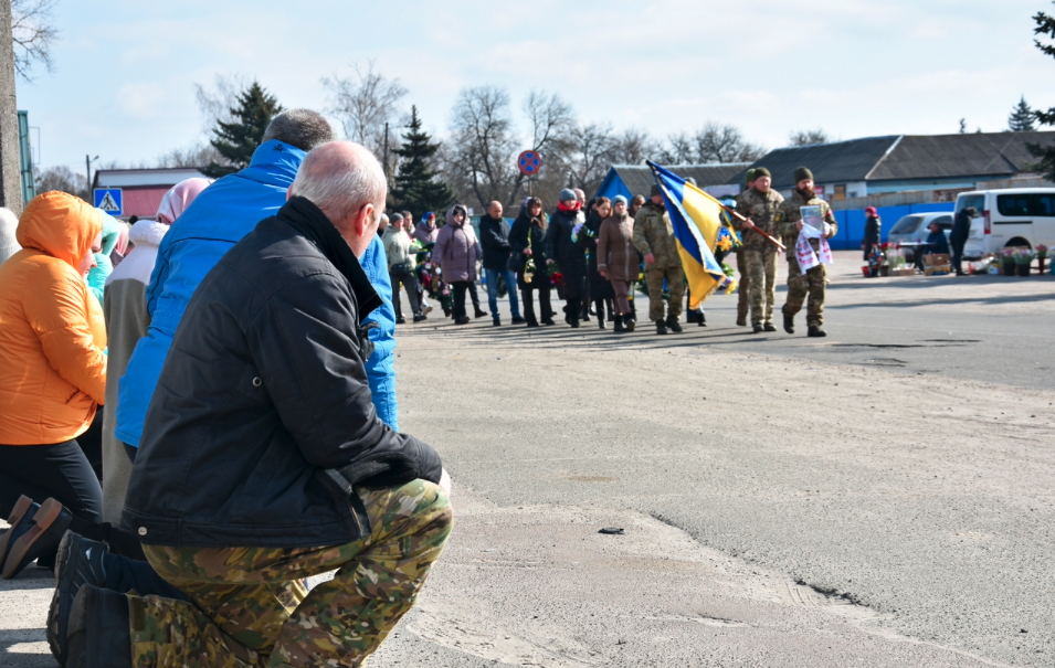 Прощання із головним сержантом Євгенієм ПРИХОДЬКОМ у Коропській громаді
