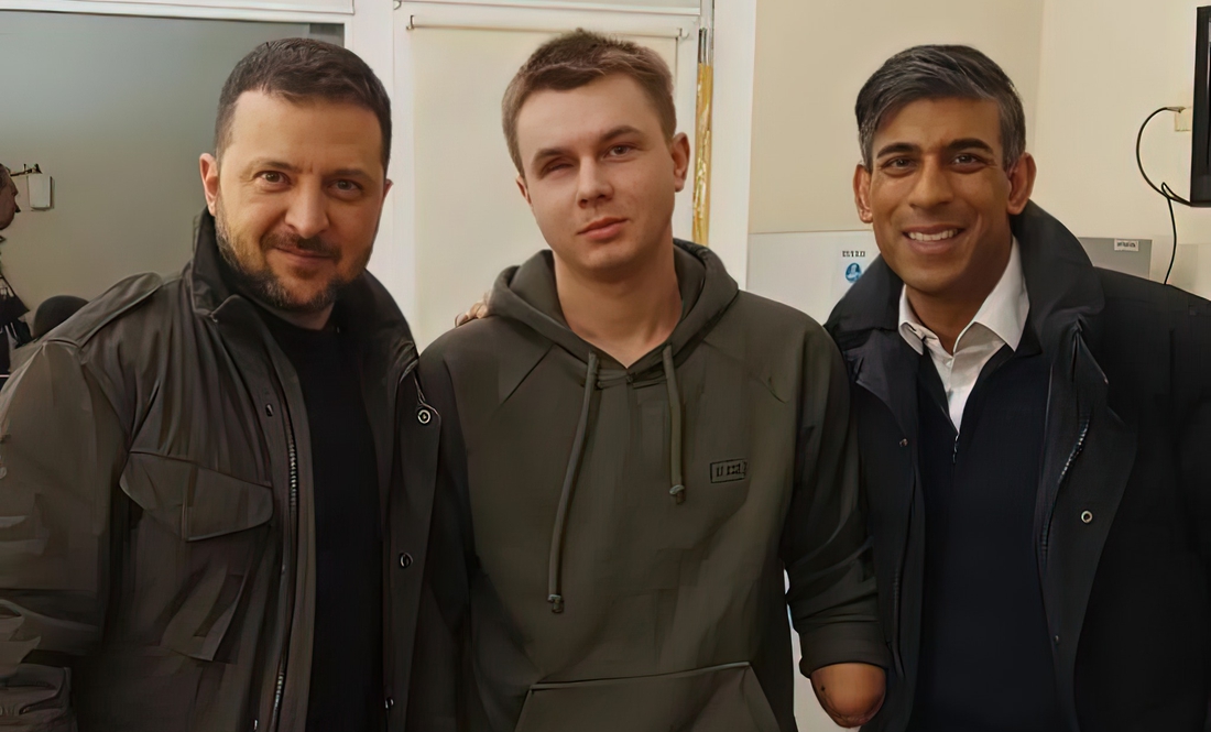 Володимир Зеленський, Євгеній Холодницький, Ріші Сунак в госпіталі в Феофанії після вручення бійцю нагороди