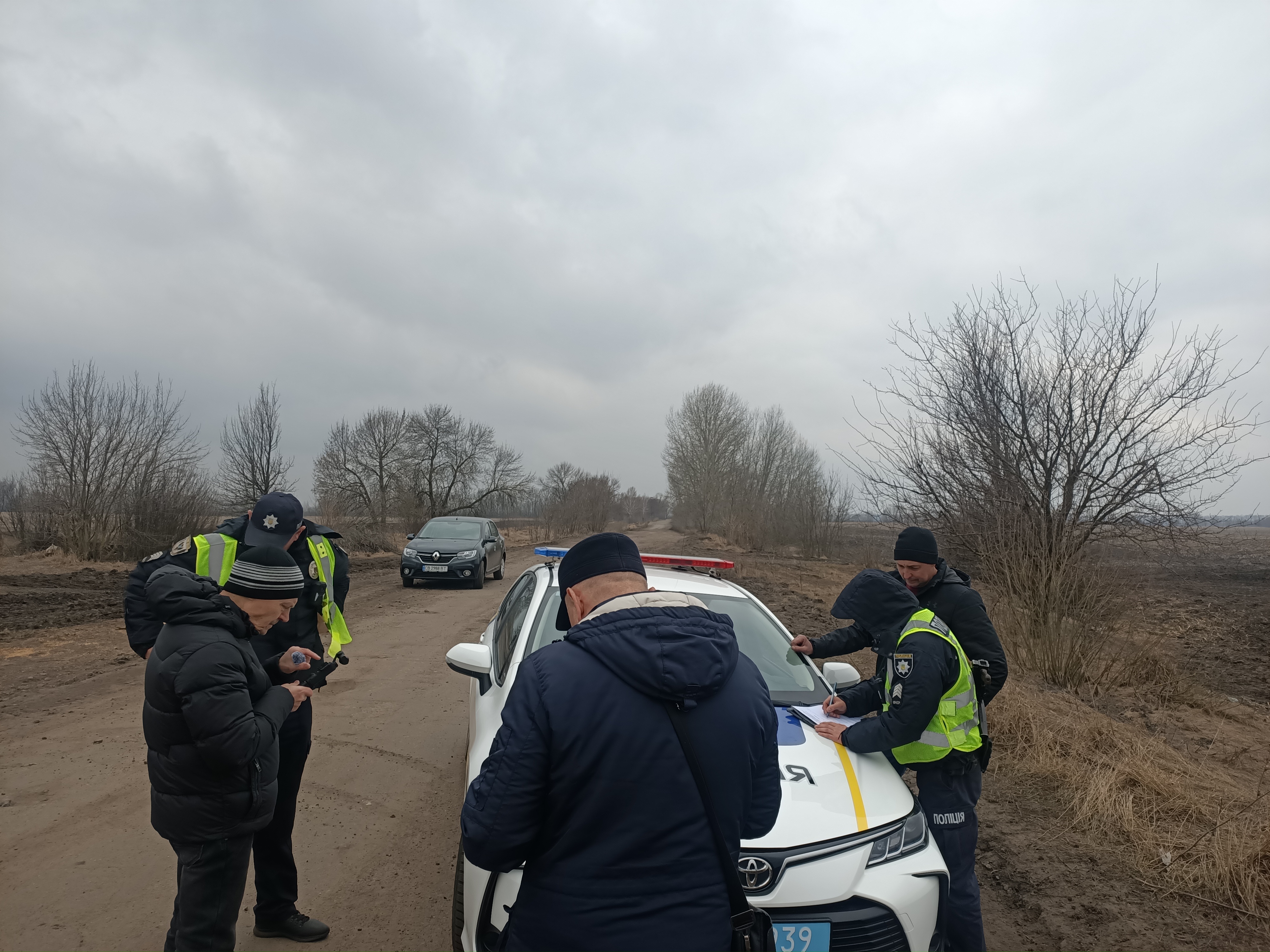 На Ічнянщині люди викликали поліцію через ями на дорогах