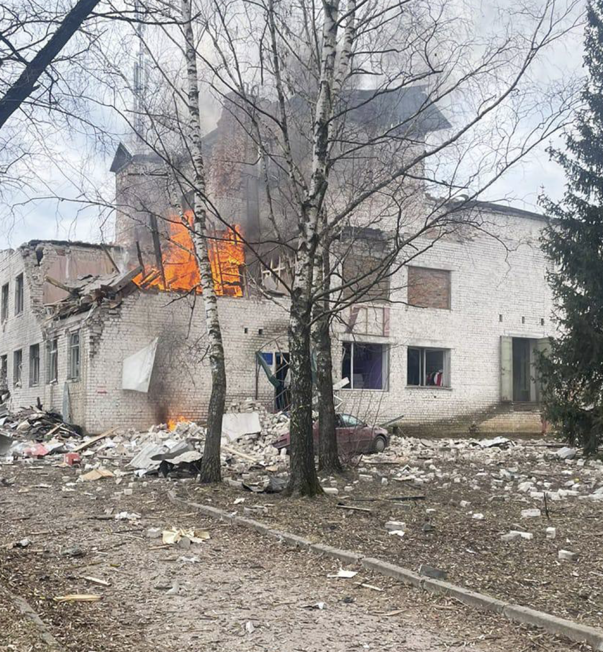Три авіабомби: поліція показала фото руйнувань у Семенівці