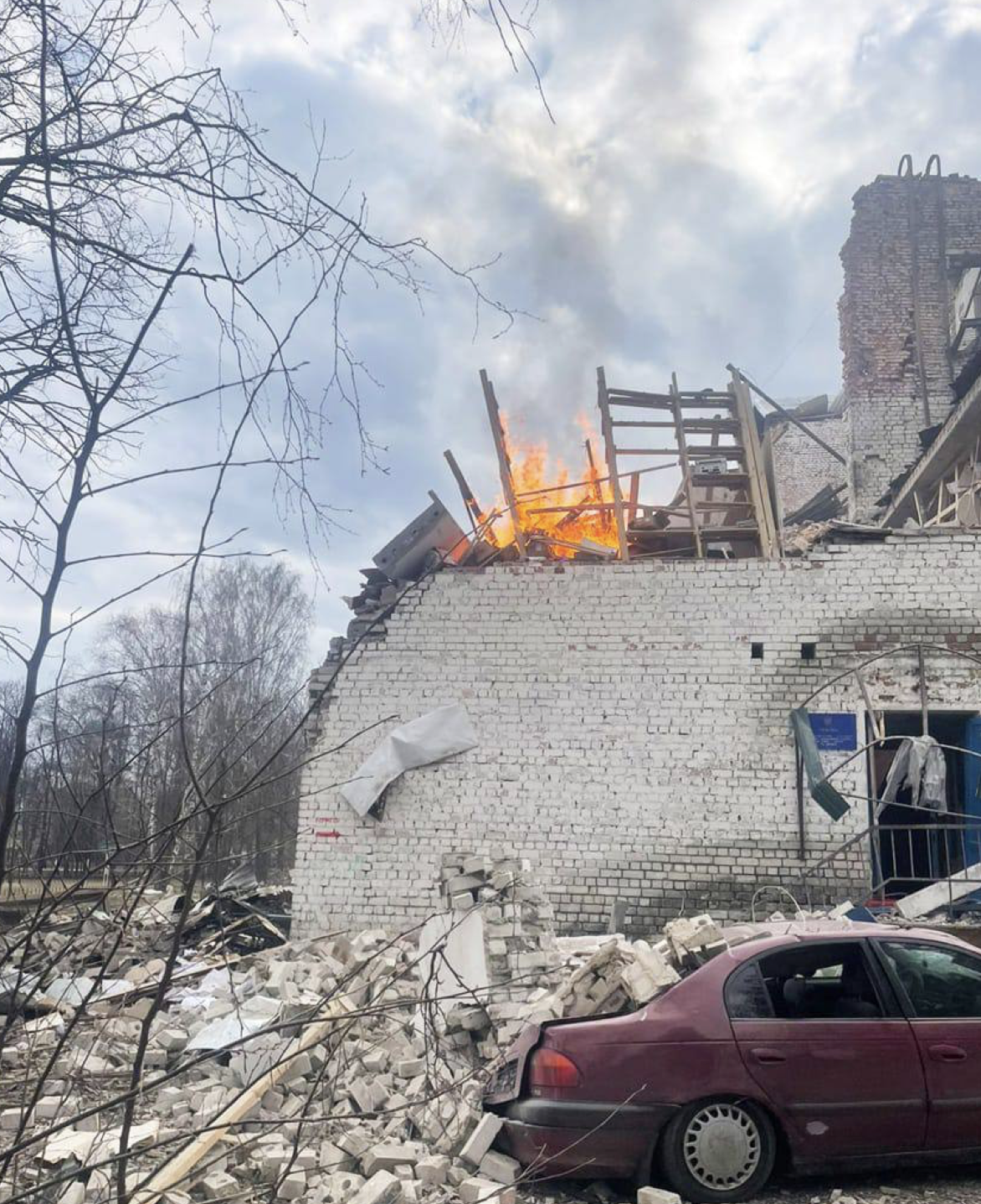 Три авіабомби: поліція показала фото руйнувань у Семенівці