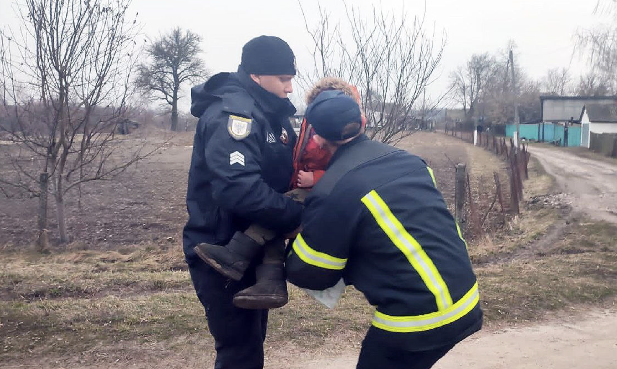 Шукали всю ніч: трирічного хлопчика знайшли за кілометр від дому: