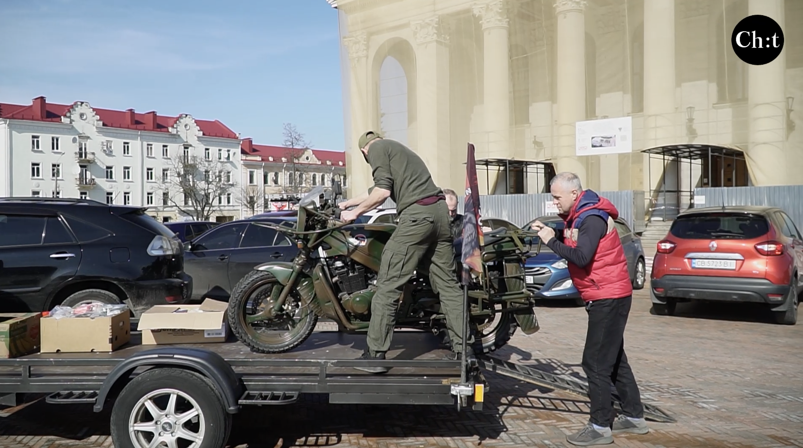 Байкери з Данії передають мотоцикли військовим