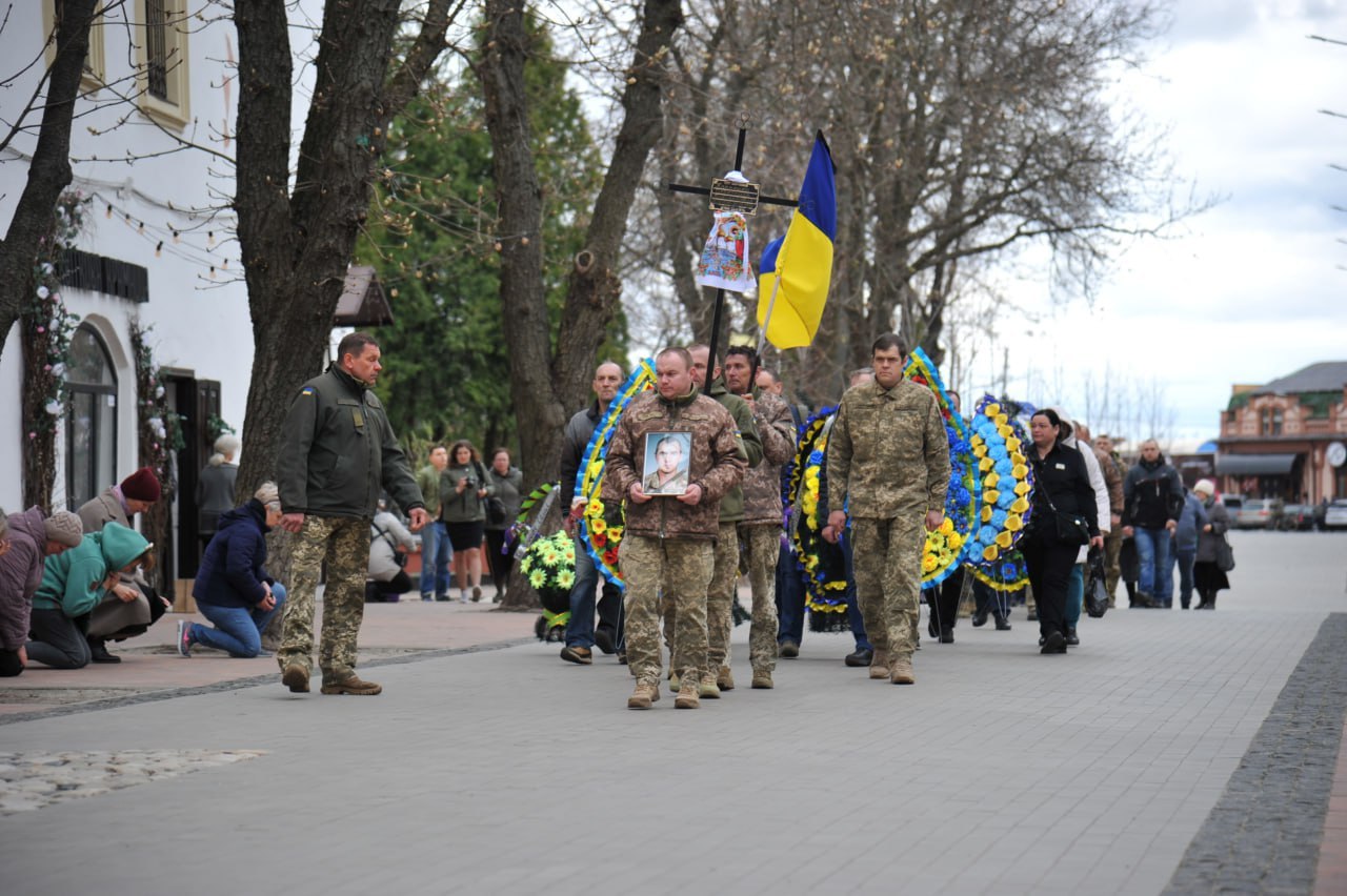 Прощання із солдатом Олександром КАРПЕНКОМ у Ніжині