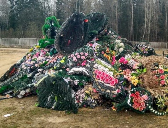 Громада на Чернігівщині проти штучних вінків і квітів
