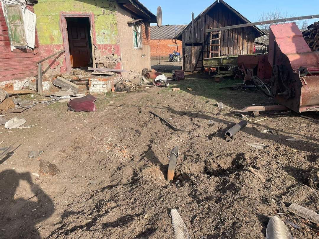 Наслідки обстрілу Семенівки із "градів". 9 квітня 2024 року.