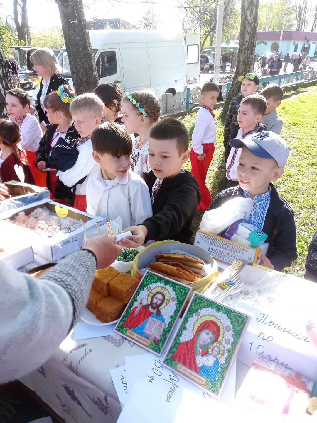 На Чернігівщині під час сільського ярмарку діти зібрали 40 тис грн для ЗСУ